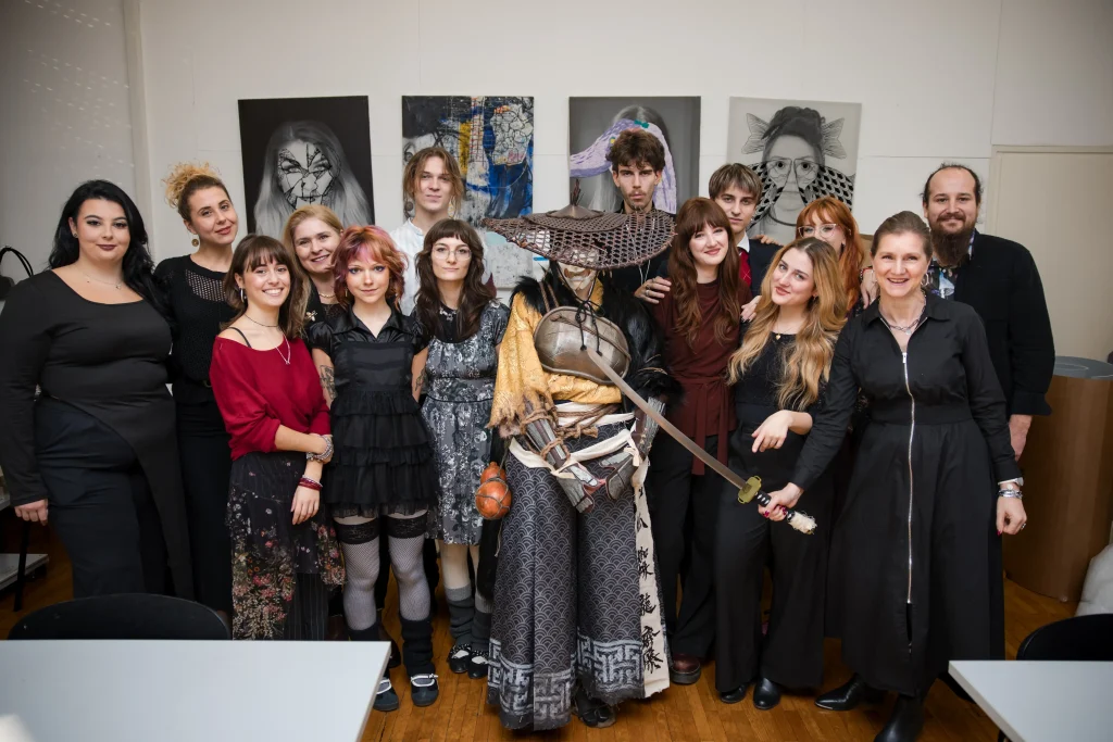 Studenti TTF-a ponosno predstavljaju repliku kostima Atsu iz Ghost of Yōtei TEHIX