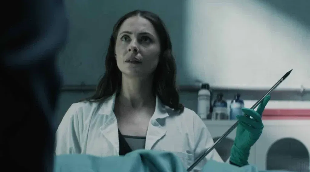 Dobili smo prvu fotografiju iz The Mortuary Assistant filma!