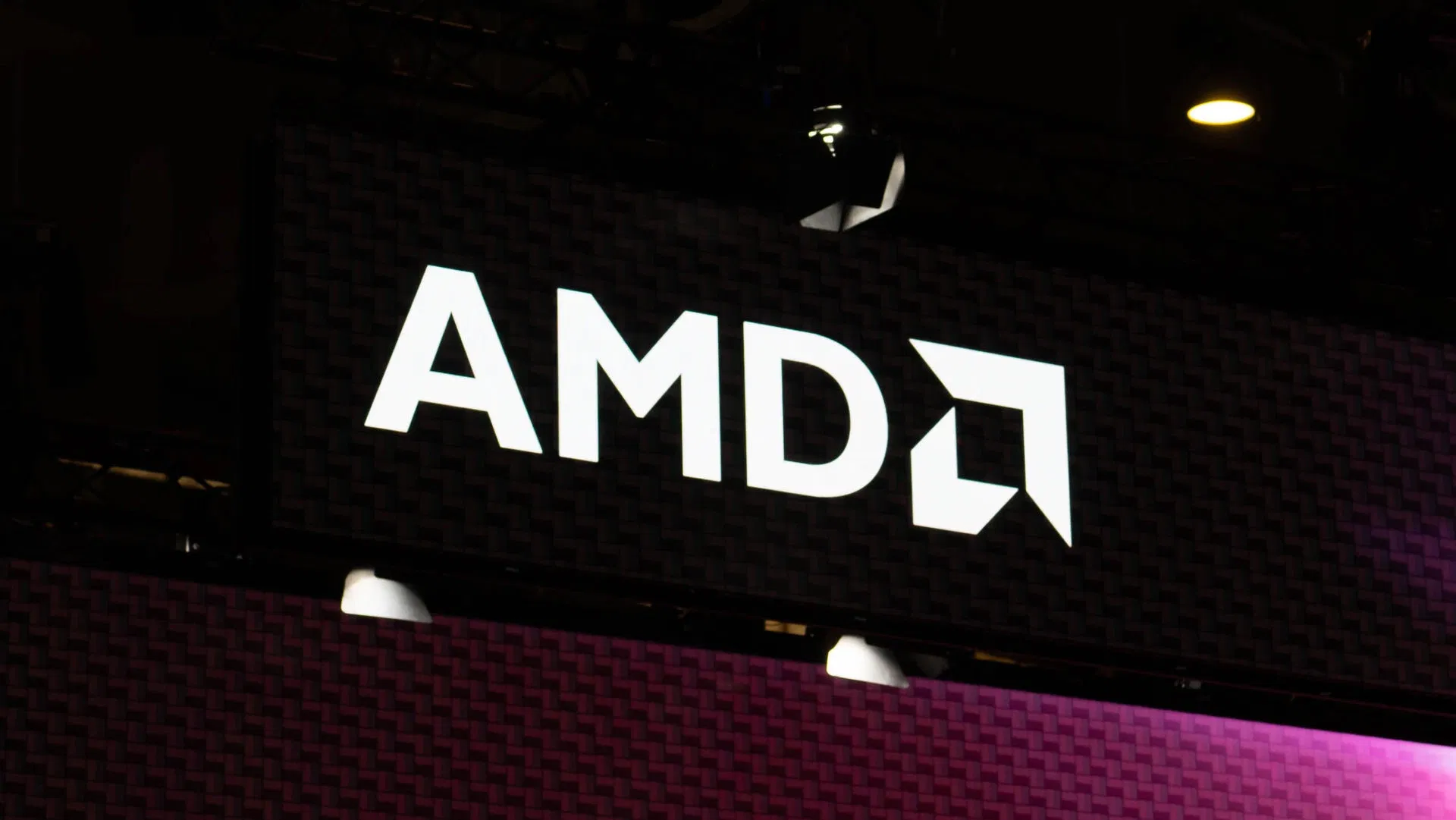 Slavimo 40 godina FPGA inovacija s AMD-om